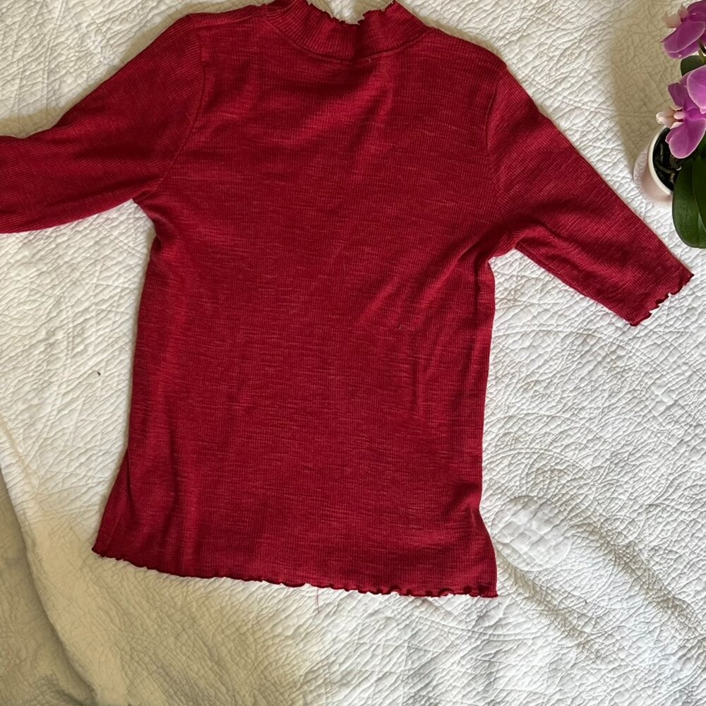 T. La Red Mock Turtleneck Tee Sz XL Half SLeeve